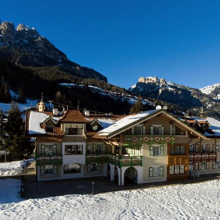 Residence Holiday Pozza di Fassa Ngoại thất bức ảnh