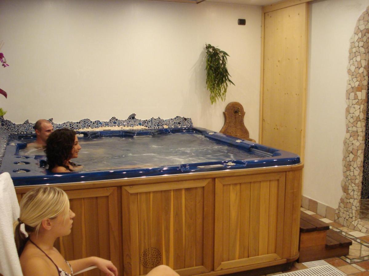 Residence Holiday Pozza di Fassa Ngoại thất bức ảnh